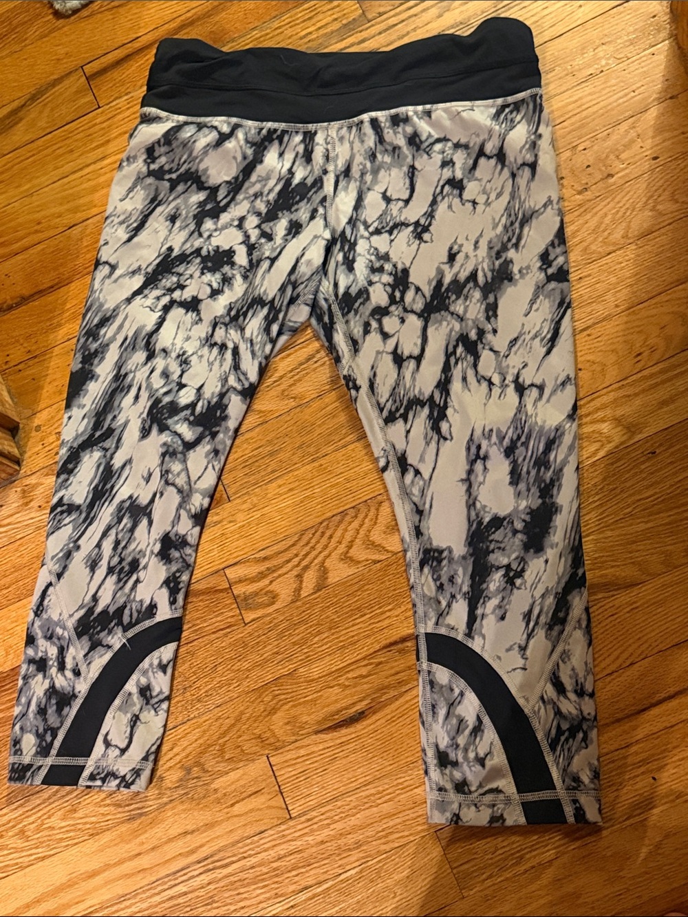 Womens Lululemon Gray Marble-Print Active Capri Leggings black and gray